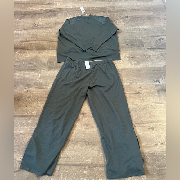NWT Cozy Brushed Terry Hug Straight Pant & Mock Neck Top Lounge Set . Size L - Picture 8 of 15